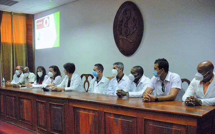 Nueve profesionales integraron el panel que abordó la HTA desde diversas aristas. Son ellos: Gilberto Cairo Sáez, Gerardo Álvarez Álvarez, Barbarita Rodríguez González, Juan Carlos Ojeda Blanco, Dagmar González López, José Carlos Arias Capote, Lázara Méndez Gálvez, Yosbany García Nóbrega y Rafael Alejandro Olivera Solís.