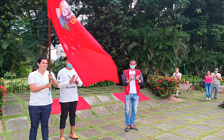 Abanderamiento de contingente estudiantil de lucha contra el dengue y otras arbovirosis.