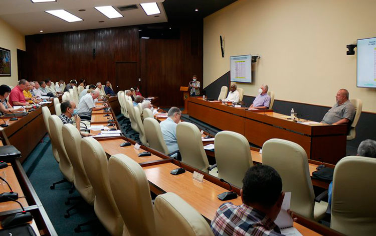 Reunión del grupo de trabajo temporal para la prevención y control del nuevo coronavirus en Cuba.