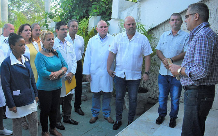 Acto de inicio de la jornada de homenaje a los trabajadores de la Salud, con la asistencia del primer secretario del PCC en Villa Clara, Osnay Miguel Colina.