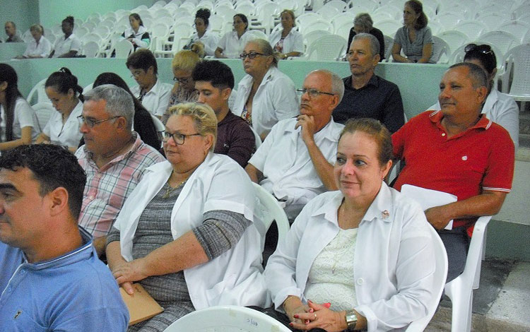 Asistente a la conferencia en la Facultad de Enfermerí­a y Tecnologí­as de la Salud, de Villa Clara.