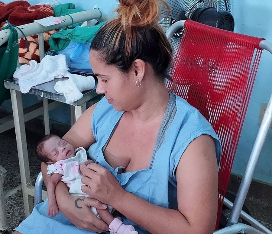 Liniuska Rodríguez con su hija Einy Sarahí.