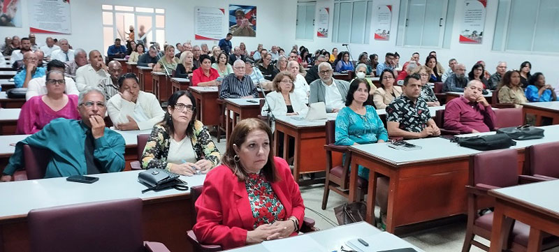 Participantes en el balance provincial de Salud.