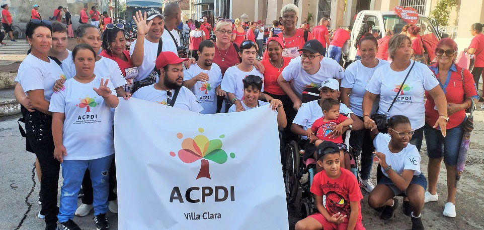 Integrantes de la Asociación Cubana de Personas en situación de Discapacidad Intelectual (ACPDI) participan en la actividad villaclareña dedicada al Día del Corazón.