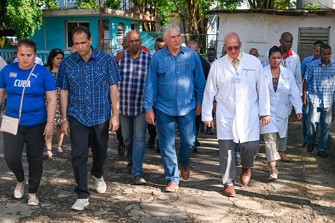 Recorrido por áreas exteriores del hospital ortopédico Fructuoso Rodríguez.