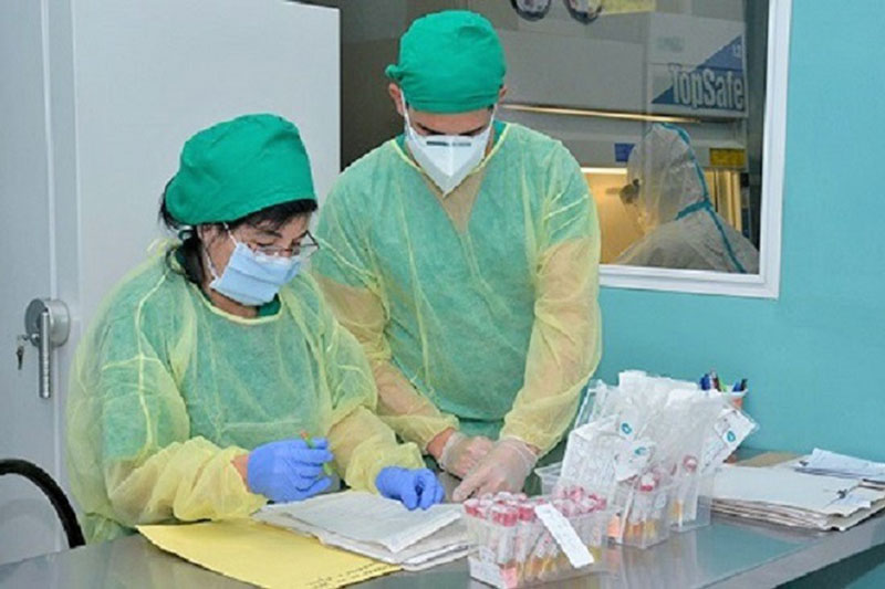 Trabajo en el Laboratorio de Microbiología y Química Sanitaria del Centro Provincial de Higiene, Epidemiología y Microbiología (CPHEM) de Villa Clara durante la COVID-19.