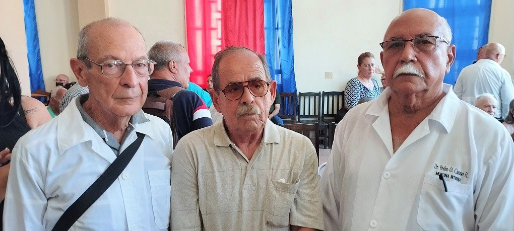 Doctores Pedro Fernández Busot, Gerardo Álvarez Álvarez y Pedro Omar Casuso Hernández.