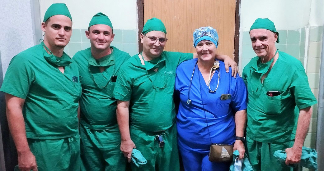 Parte del equipo médico que intervino en la cirugía de Natalia.