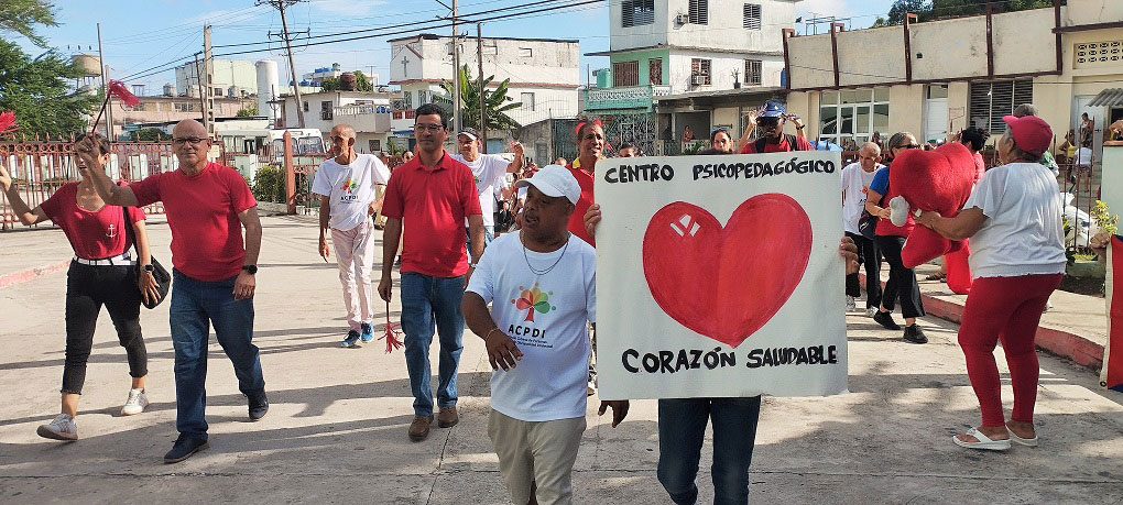 Caminata de los santaclareños por el Día Mundial del Corazón.
