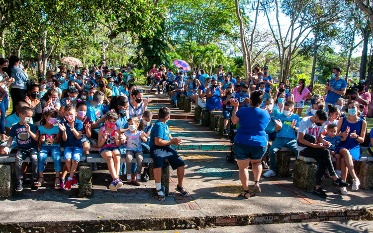  Bajo el lema «Un feliz viaje por la vida», la campaña del Día Mundial de Concienciación sobre el Autismo 2022 destaca el derecho de las personas con trastorno del espectro autista y sus familias a disfrutar de una vida feliz. (Foto: Carolina Vilches Monzón)