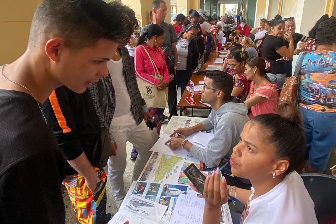 Feria de empleo en Santa Clara.