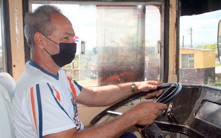 Michel Bermúdez Hernández, mejor chofer de Transporte Escolar de la provincia de Villa Clara.