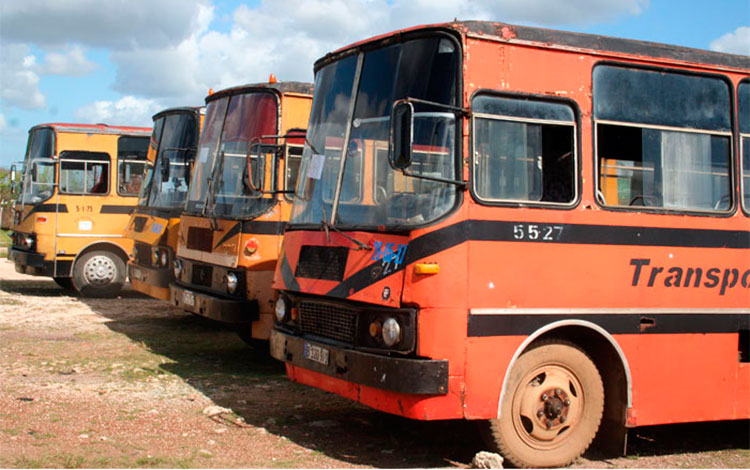 í“mnibus de la base de Transporte Escolar de Corralillo, Villa Clara.