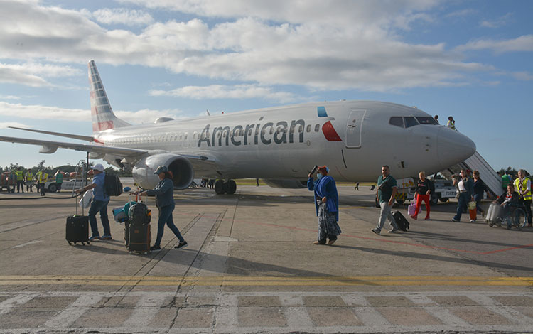 Vuelo de American Airlines arriba a Santa Clara el 3 de noviembre de 2022.