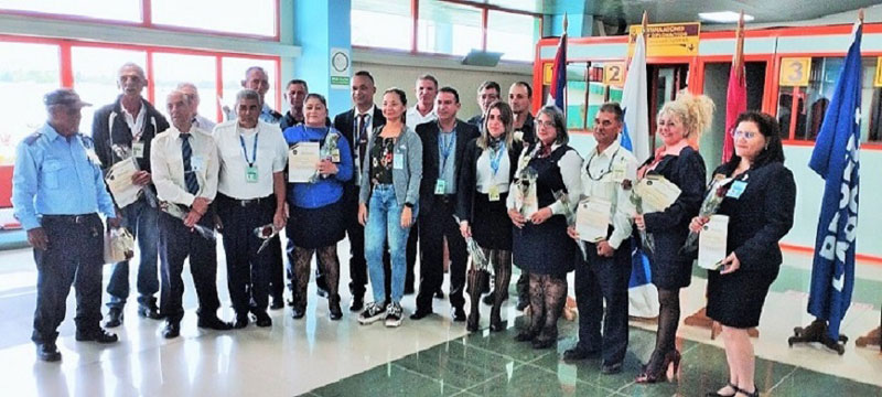 Trabajadores del aeropuerto internacional Abel Santamaría Cuadrado, de Santa Clara.