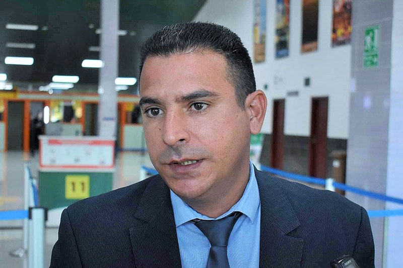 Lester Bello Veliz, director del aeropuerto internacional Abel Santamaría Cuadrado, de Santa Clara.
