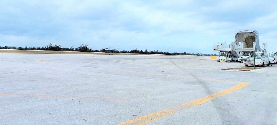 Losas del aeropuerto Abel Santamaría.