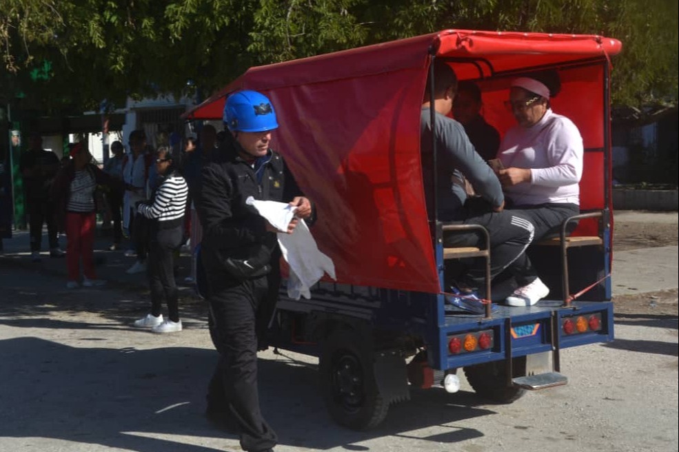 Transportación de pasajeros en triciclos eléctricos.