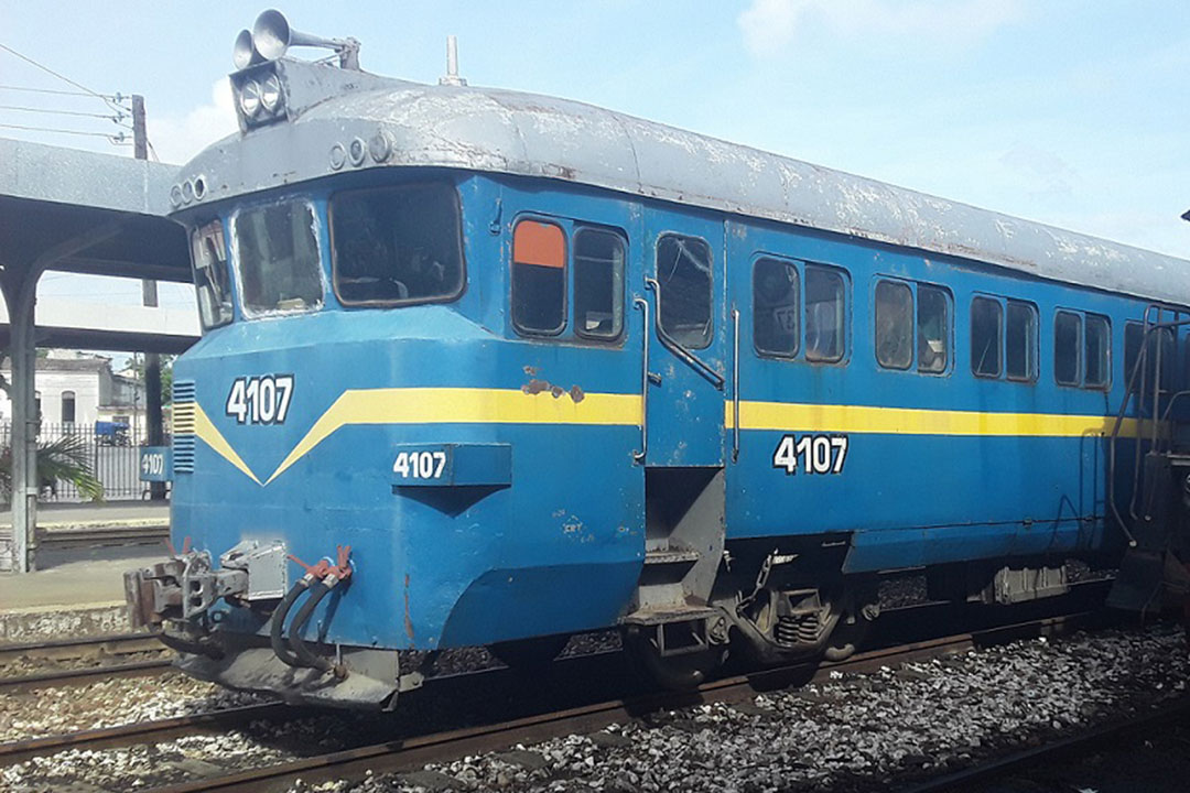 Tren en la estación de Santa Clara.