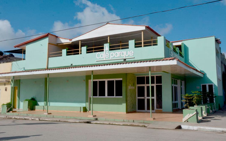 Fachada del Café Parque, situado en calle 1.a del Oeste, entre Carretera Central y 1.a del Sur, en Placetas.