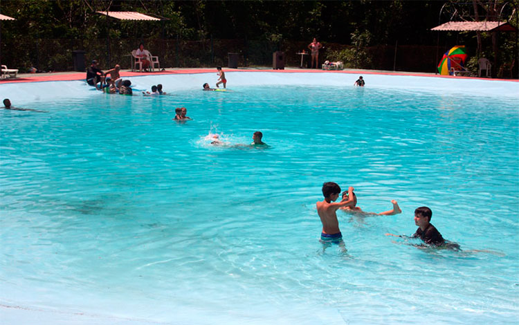 Piscina de la instalación de Campismo Presa Minerva, en Villa Clara.