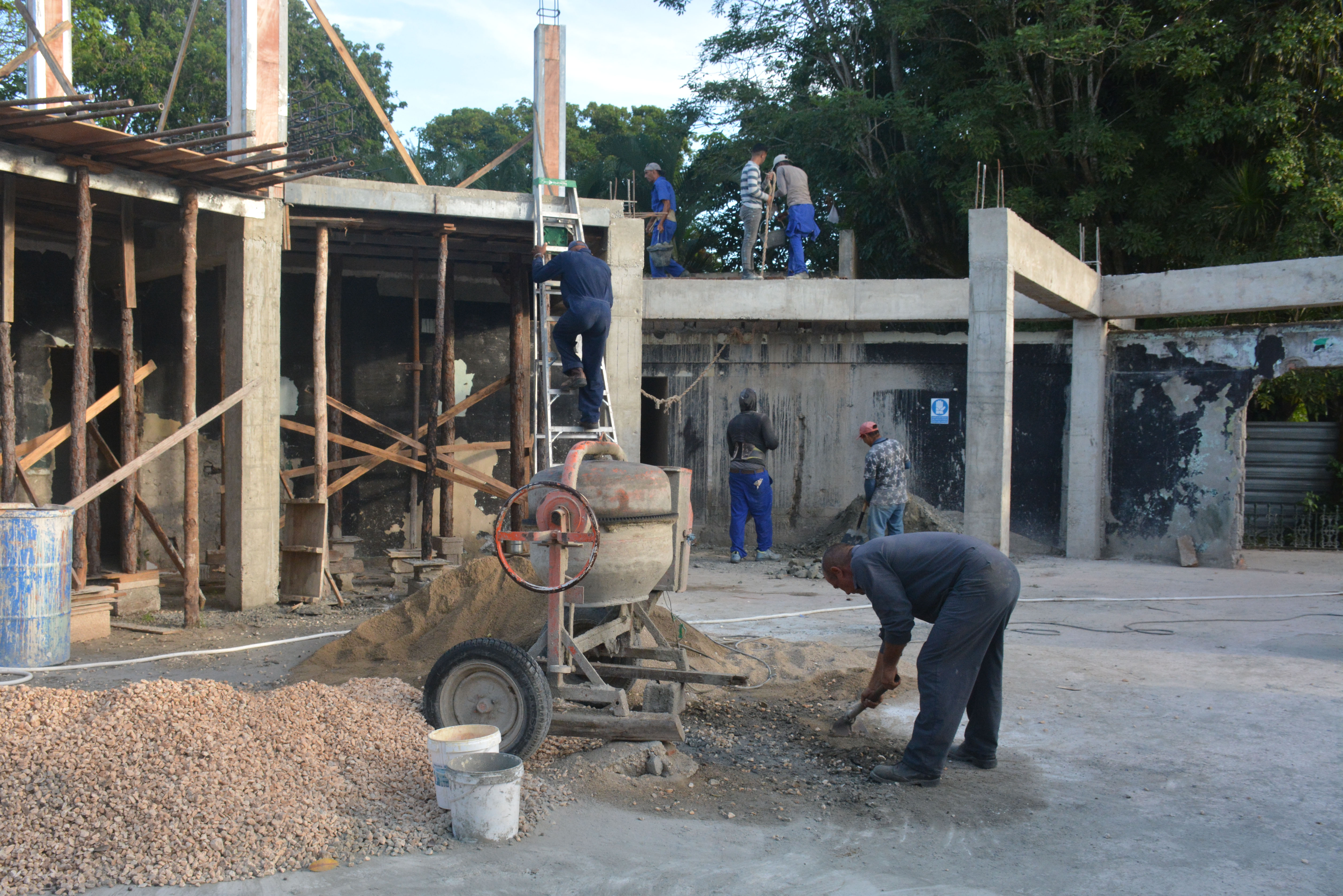 Obras constructivas en el hotel Los Caneyes.