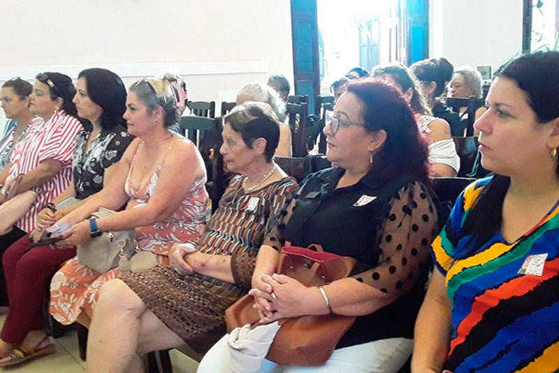 Participantes en el taller La mujer en el Turismo.